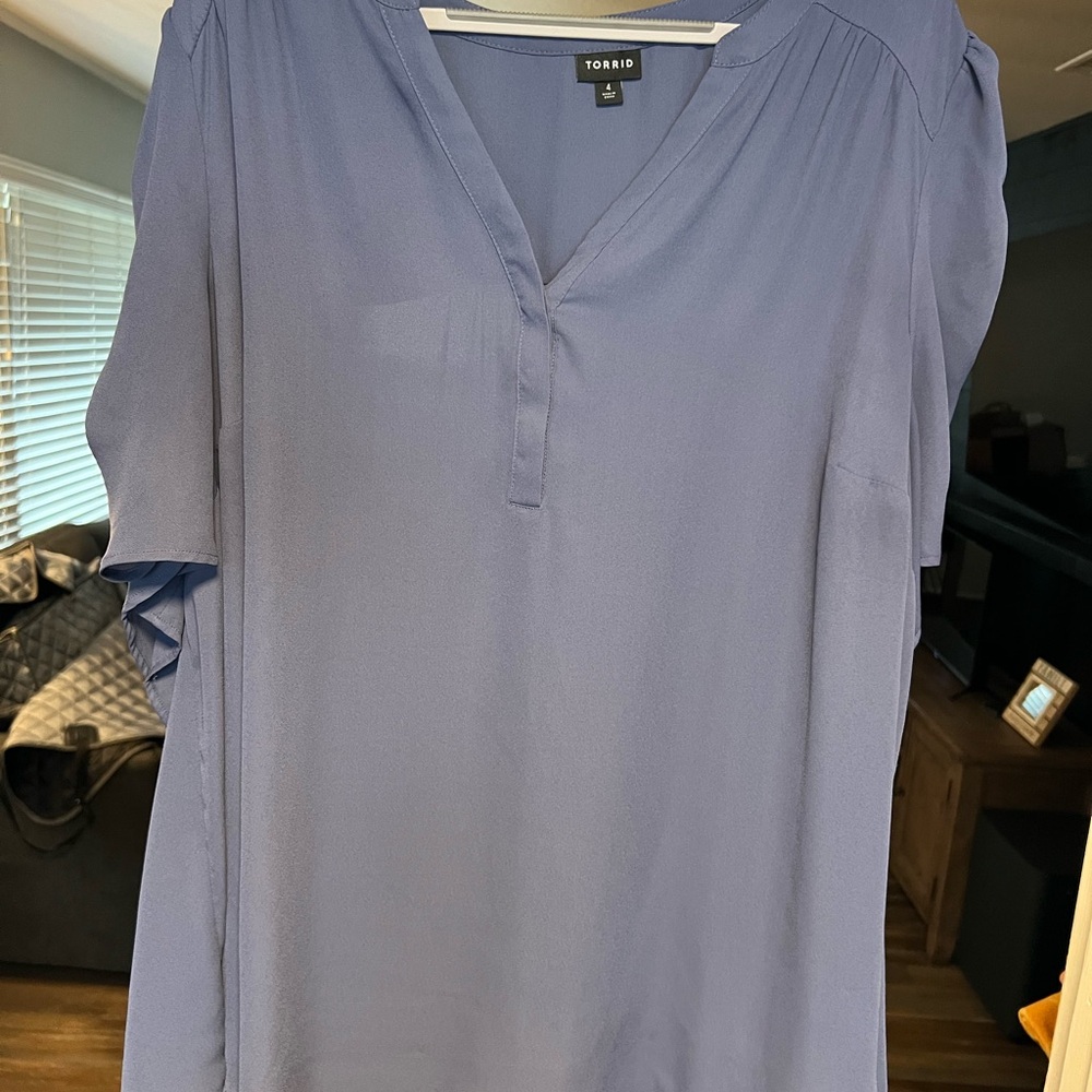 Torrid Size 4 Women's Soft Blue Short Sleeve Blouse